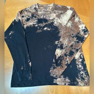 Tie-dye crew neck long sleeve. Unisex